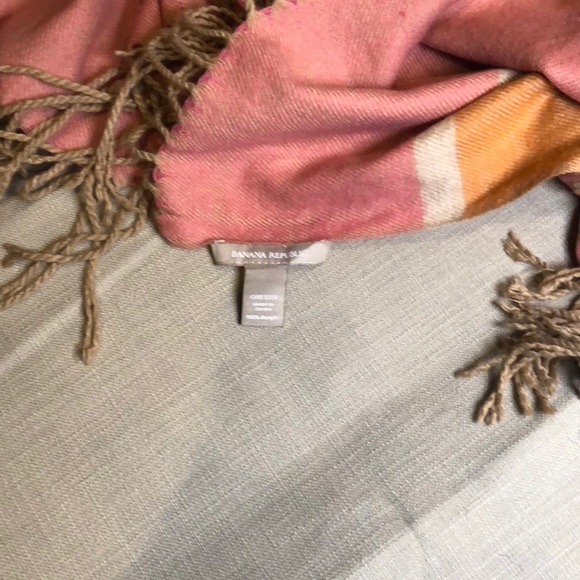 Banana republic scarf - Picture 3 of 5